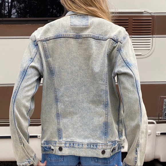 FINAL PRICE DROP Vintage Style Levi’s Trucker Jacket - Picture 8 of 8